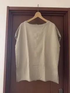 ベージュ ノースリーブ Tシャツ