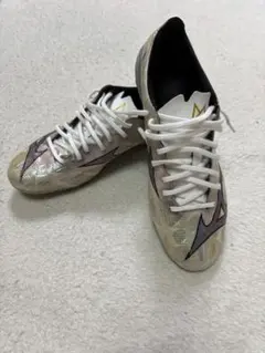 MIZUNOアルファII PROサッカースパイクホワイト×ブラックイリディセント