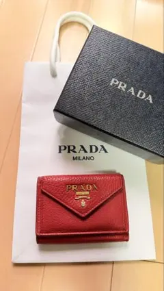 PRADA 3つ折り財布　レッド