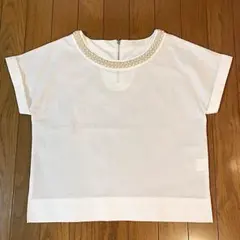 【新品】未使用品 アストリア パール付き半袖Tシャツ　カットソー　トップスのサムネイル