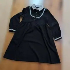 黒の長袖ワンピース