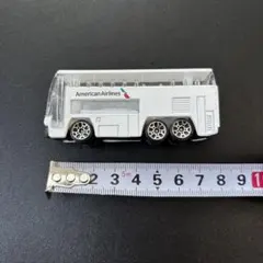American Airlines ミニカー　バス　空港