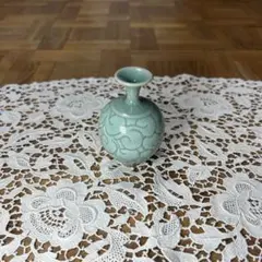 一輪挿し　小さな花瓶　インテリア　透かし