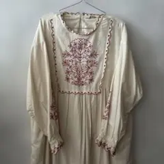 SM2 配色刺繍ワンピース