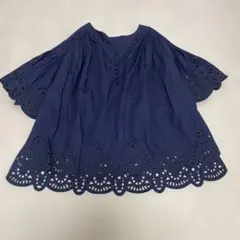 アダムエロペ　カットワーク刺繍　ピンタック　フレアーシャツのサムネイル