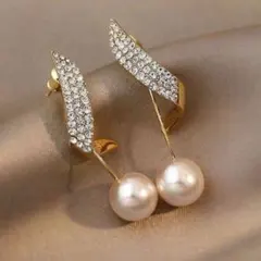 エレガントパールクリスタルピアス　カジュアル　エレガント　個性的　フォーマル