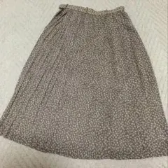 ベージュ小花柄プリーツシフォンスカート ひざ下丈
