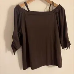 【美品】ディスコート 肩紐付きオフショル風ブラウス M ブラウン 袖リボンのサムネイル