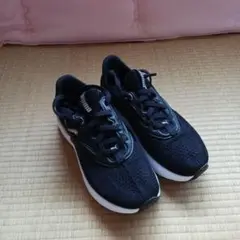 PUMA SOFTRIDE ブラック スニーカー
