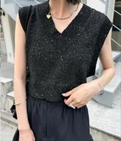 mystic スパンコールニットベスト(ブラック)