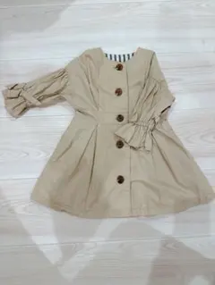 ベージュ ボタン付き フレアコートのサムネイル