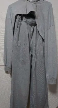 グレー フード付き スウェットセットアップ