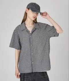 SILVER BUTTON REGULAR COLLAR SHIRTのサムネイル