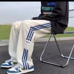 【オールシーズン】グレー ワイドスウェットパンツ ブルー 3本サイドライン