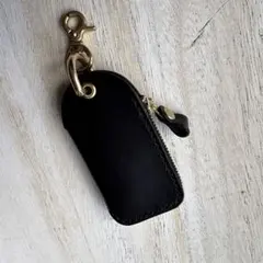 シャックル式キーケース　イタリアンレザー　手染め　黒　スマートキーケース