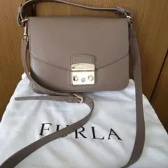 最終値 FURLA メトロポリス グレージュ レザー ショルダーバッグ【美品】