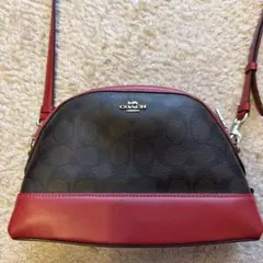COACH 黒と赤のショルダーバッグ