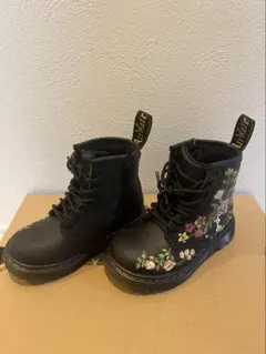 A*o様 Dr. Martens ブラック フラワー刺繍 ショートブーツのサムネイル