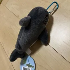 ぶるぶる！ふわふわサメぬいぐるみ　ブラック