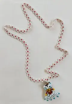 手作りビーズネックストラップ ドレス型チャーム付き