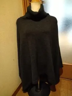ダークグレー タートルネックポンチョ