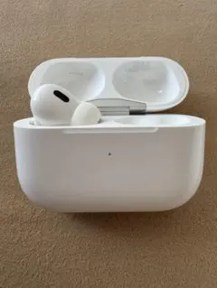 AirPods Pro 2世代　本体充電ケースと左耳(L)のイヤホン