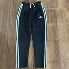 ［美品］adidas アディダス　黒 ストライプ ジャージパンツ　130