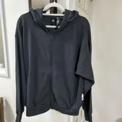 adidas グレーパーカー新品未使用！