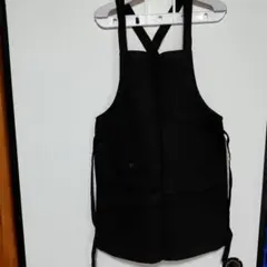 黒いエプロン X字型ストラップ