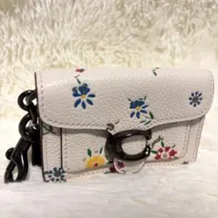 【極美品】COACH フラワー バッグチャーム レザー ホワイト 花柄