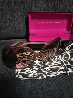 DIANE von FURSTENBERG サングラス ケース付のサムネイル
