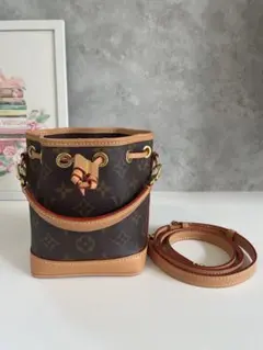 お値下げ！LOUIS VUITTON 巾着 ナノノエ - メルカリ