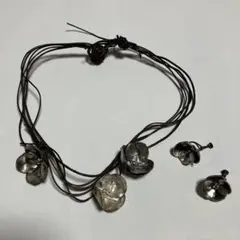 革紐シルバー 花モチーフチョーカー＆イヤリングセット 美品