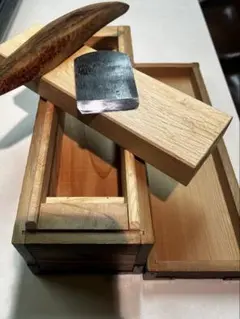 高級 焼杉造 御鰹鉋 鰹節 鉋 伝統工芸職人謹製 鰹節削り機 鉄玄 高級 焼杉造 御鰹鉋 鰹節 鉋 伝統工芸職人謹製 鰹節削り機 鉄玄 - メルカリ