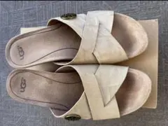 UGG ベージュ クロスストラップ サンダルのサムネイル