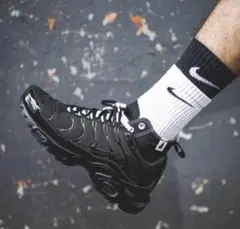 TN(c): NIKE® + CONVERSE®