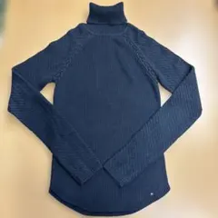 トミーヒルフィガー ブラック ケーブルタートルニットセーター