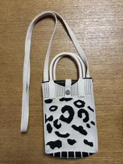 ハウンドトゥースパターン スマホショルダーバッグ - メルカリ