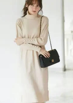 トッコクローゼット 袖パール付きタートルネックニットワンピース