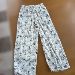 新品未使用　シューラルー　花柄パンツ
