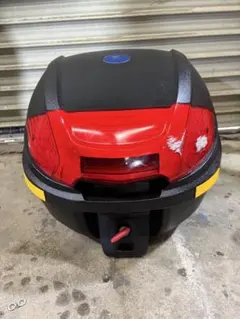 バイク用 リアボックス (ジャンボ)　紅白ヘルメット付 バイク用 リアボックス (ジャンボ) 紅白ヘルメット付 - メルカリ