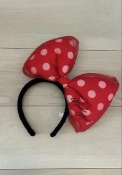 東京ディズニーリゾート　ミニーマウス 赤いドット柄リボンカチューシャ