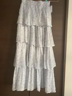 新品未使用タグ付き　リリアンカラット　小花柄ティアードロングスカート