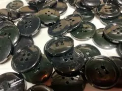 ￼ブラック　プラスチック製2ホールボタン　￼直径 2.5cm￼10個700円