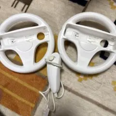 【お値下げ中】Wiiハンドル 2個 ＋ ヌンチャク セット ホワイト