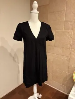 ZARA黒のVネックひざ丈ワンピース 半袖