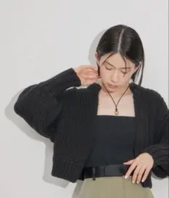アダムエロペ　黒クロップドニットカーディガン