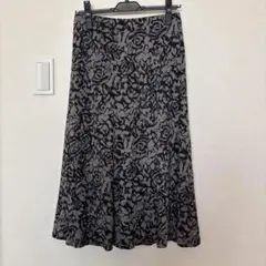 花柄　モノトーン　フレアロングスカート　８枚はぎ　M〜L