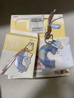 ラブブ 店舗限定 キーホルダー PINFORLOVE アルファベット C