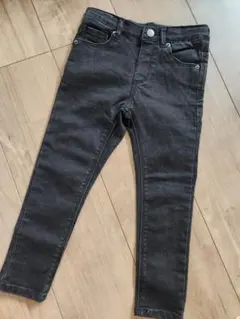 ZARA ダークグレー スキニーパンツ